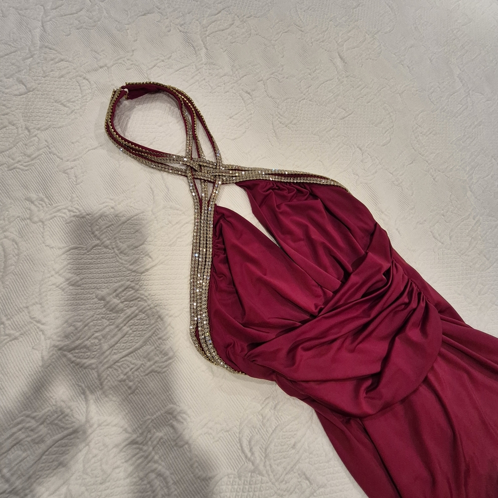 Chic Backless Burgundy Dress with Embellished Straps